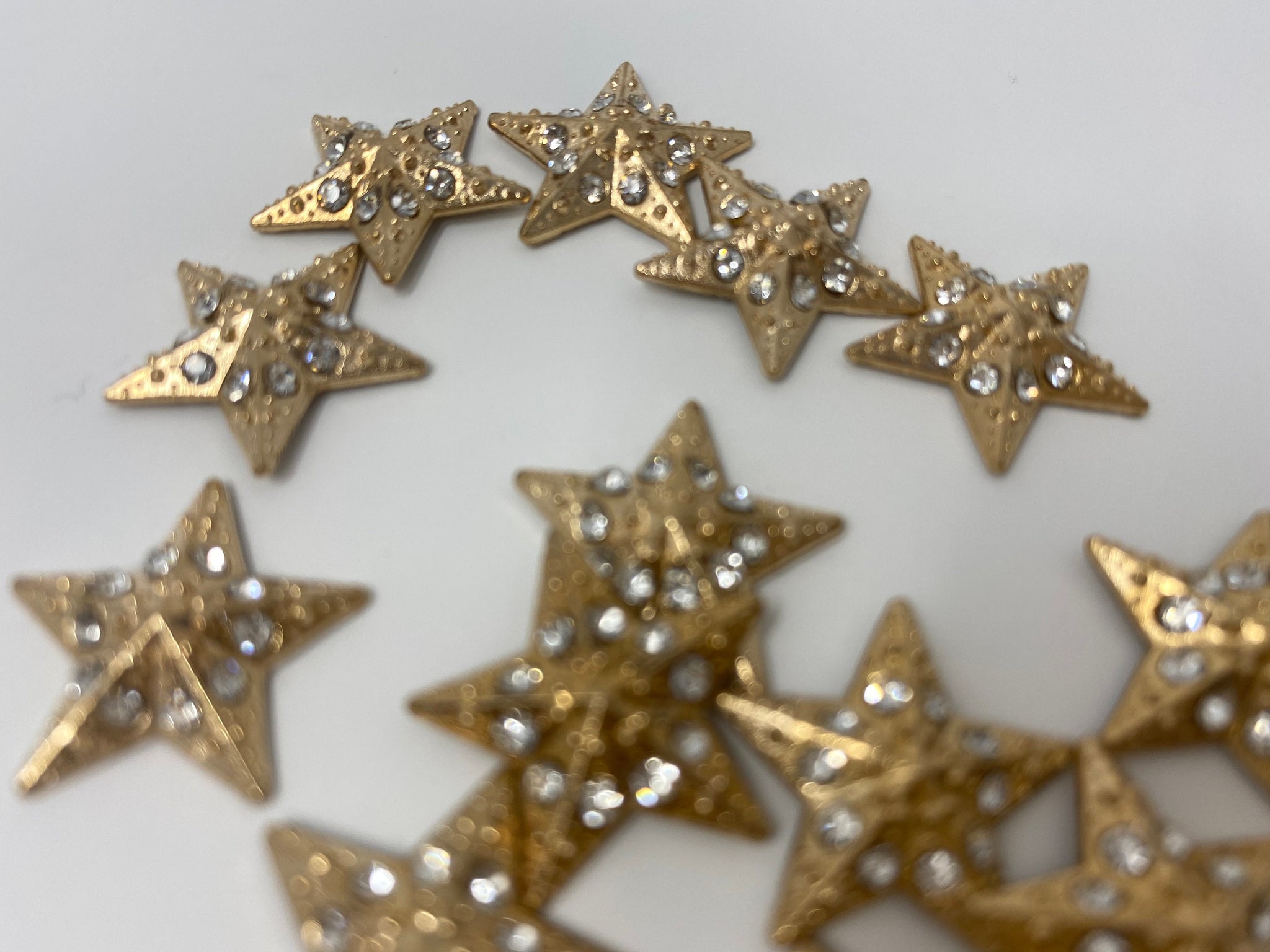 NEW, Hotfix Gold BLING Stars, 100 Pcs, 20mm, (One Size) Gold, Great for Denim, Sweaters, Camo Jackets, Belts, Bags, Shoes, Crafts,+ MORE!