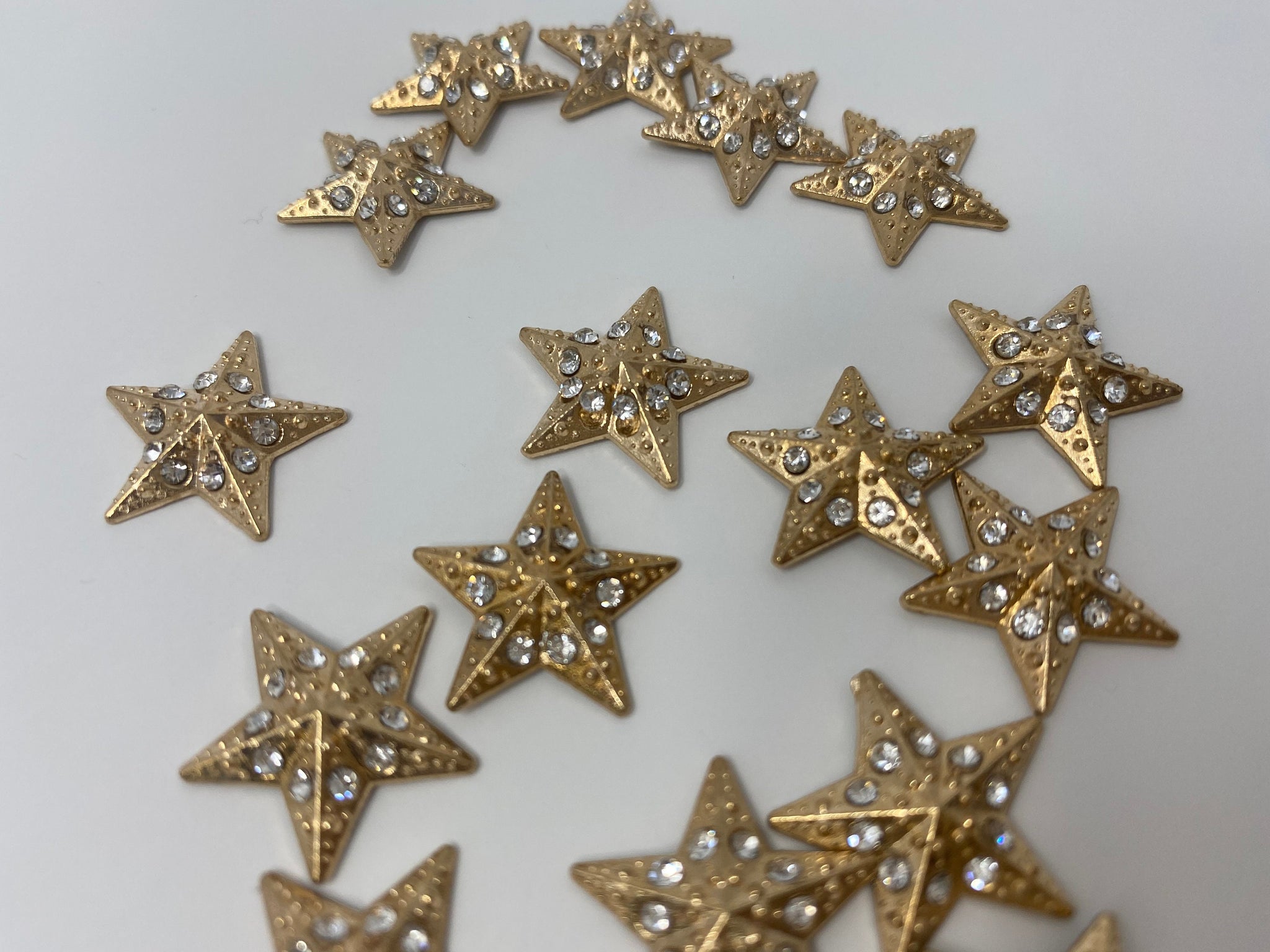 NEW, Hotfix Gold BLING Stars, 100 Pcs, 20mm, (One Size) Gold, Great for Denim, Sweaters, Camo Jackets, Belts, Bags, Shoes, Crafts,+ MORE!