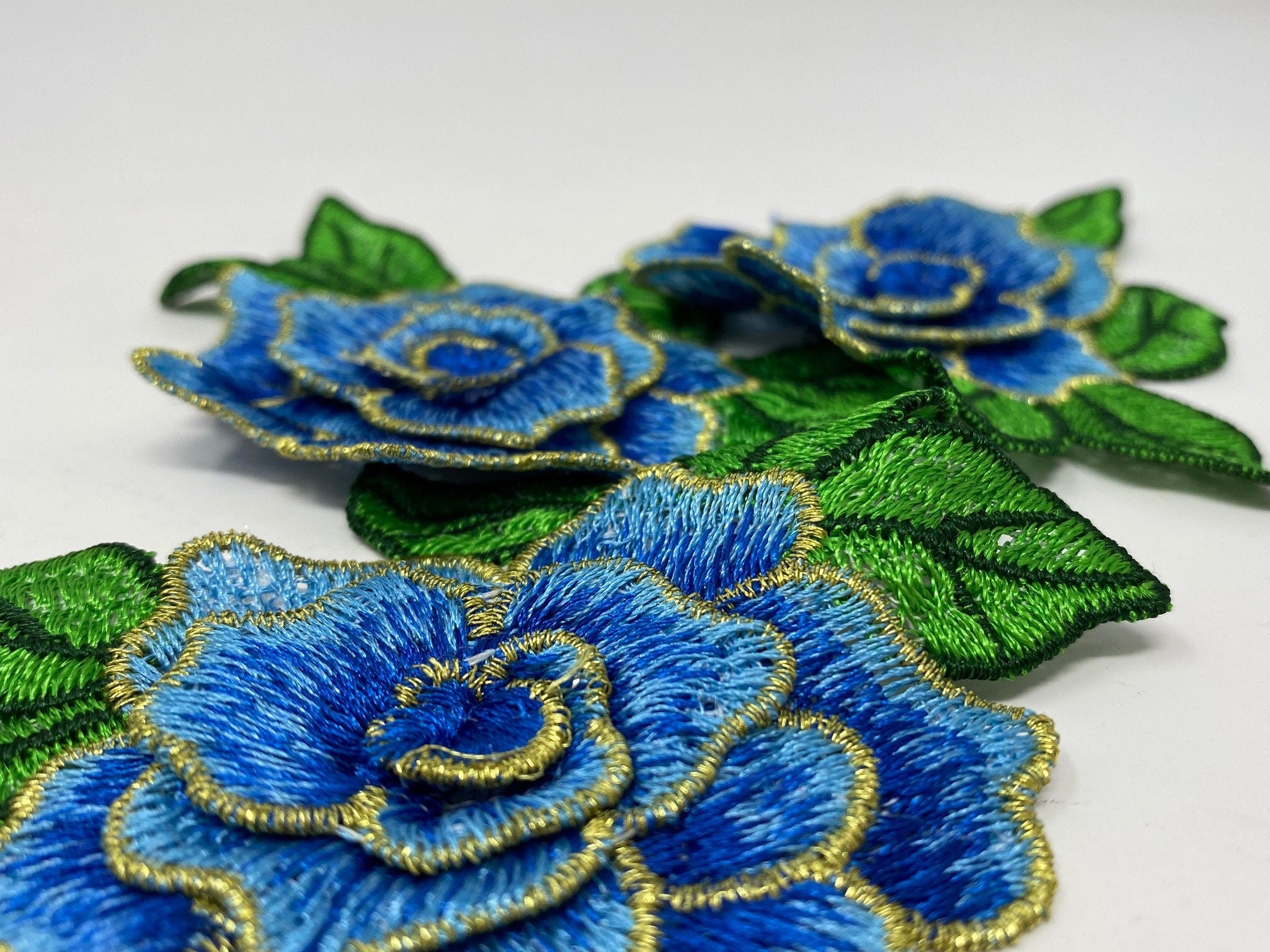 NEW, 2 pc set, Blue & Gold Roses (size 4-inches), matching lace