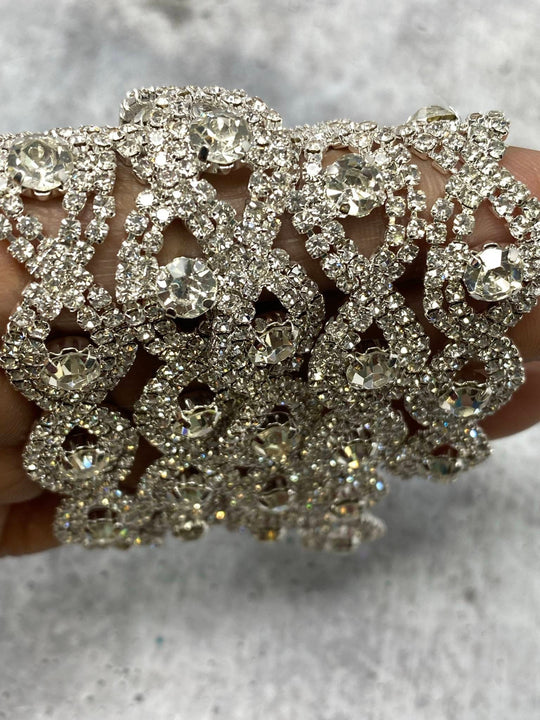 Beautiful 1-yard "Figure 8" Silver/Crystal Rhinestone Trim, Sparkling Sash for Wedding & Prom Dress, Croc Trim, Bling Strap Applique