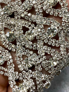 Beautiful 1-yard "Figure 8" Silver/Crystal Rhinestone Trim, Sparkling Sash for Wedding & Prom Dress, Croc Trim, Bling Strap Applique