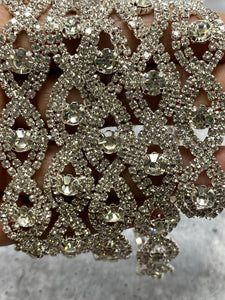 Beautiful 1-yard "Figure 8" Silver/Crystal Rhinestone Trim, Sparkling Sash for Wedding & Prom Dress, Croc Trim, Bling Strap Applique